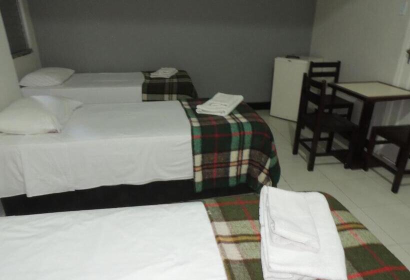 Номер Стандарт Трехместный, Economy 888   By Up Hotel   Próximo A Praça Da Estação E Rodoviária