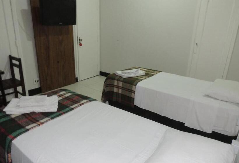 Номер Стандарт Трехместный, Economy 888   By Up Hotel   Próximo A Praça Da Estação E Rodoviária