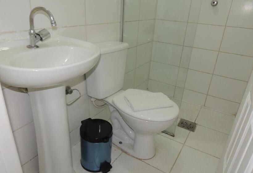 Номер Стандарт, Economy 888   By Up Hotel   Próximo A Praça Da Estação E Rodoviária