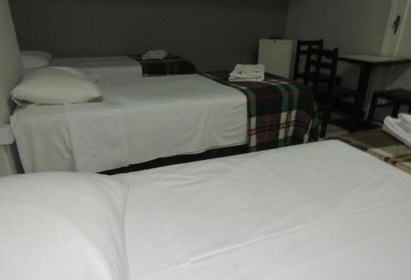 Номер Стандарт Трехместный, Economy 888   By Up Hotel   Próximo A Praça Da Estação E Rodoviária