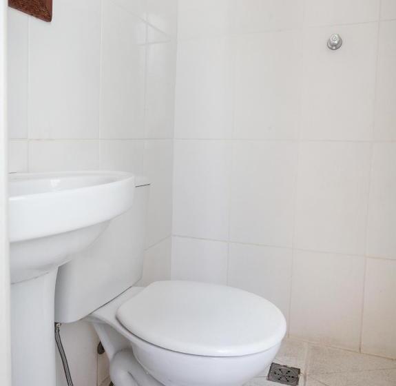 Номер Стандарт Трехместный, Economy 888   By Up Hotel   Próximo A Praça Da Estação E Rodoviária