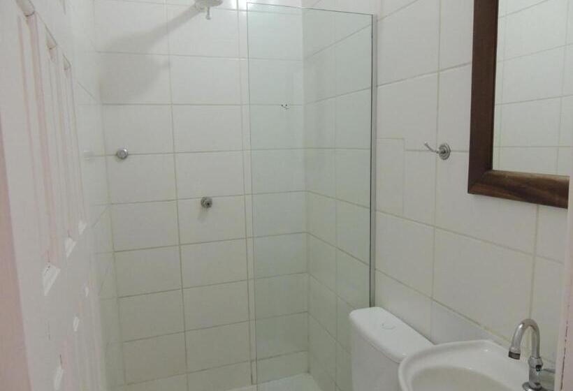 Номер Стандарт Трехместный, Economy 888   By Up Hotel   Próximo A Praça Da Estação E Rodoviária