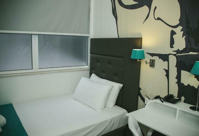 اتاق عادی یک تخته, Oh Nice Revellin Ceuta