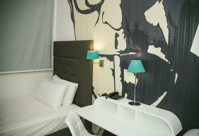 اتاق عادی یک تخته, Oh Nice Revellin Ceuta