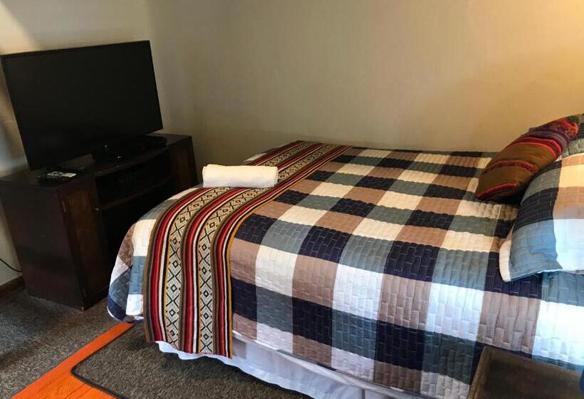 חדר סטנדרט לשלושה, Karina Wasi