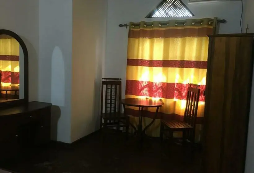 اتاق لوکس, Olideb Gedara