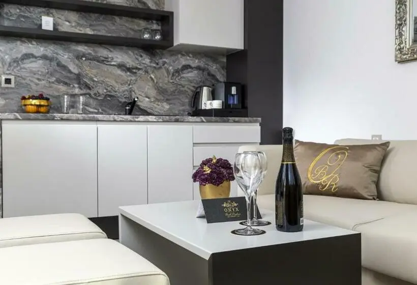 آپارتمان 1 خوابه با چشم‌انداز جانبی دریا, Onyx Beach Residence   Free Parking & Beach Access