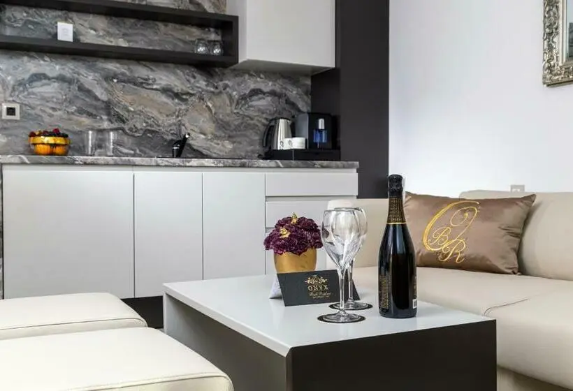 آپارتمان 1 خوابه با چشم‌انداز جانبی دریا, Onyx Beach Residence   Free Parking & Beach Access