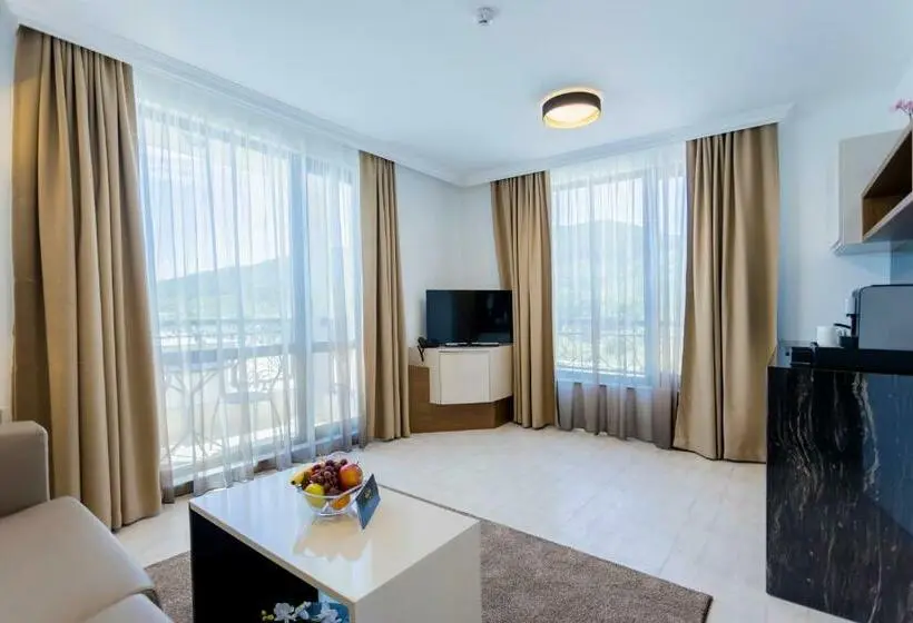آپارتمان 1 خوابه با چشم‌انداز جانبی دریا, Onyx Beach Residence   Free Parking & Beach Access