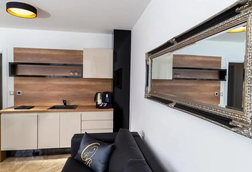 آپارتمان 1 خوابه با چشم‌انداز جانبی دریا, Onyx Beach Residence   Free Parking & Beach Access