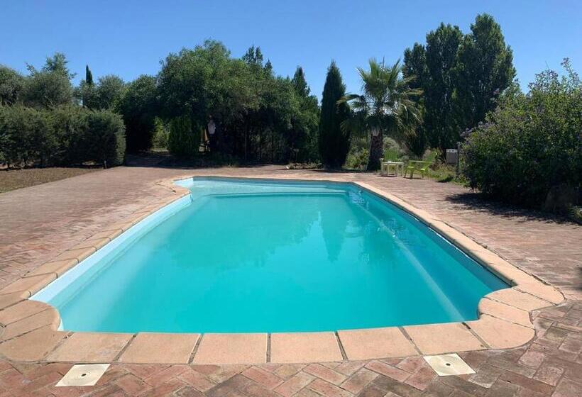 خانه 2 خوابه, El Pueblo De Leo