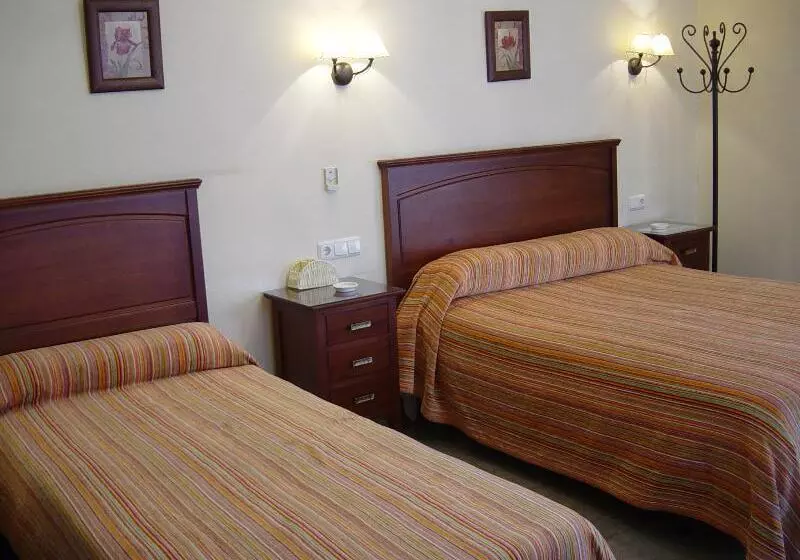 اتاق استاندارد سه نفره, Hostal Colon Antequera