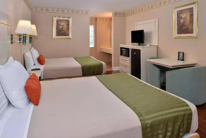 4 Bett Standardzimmer, Hostal Toledo