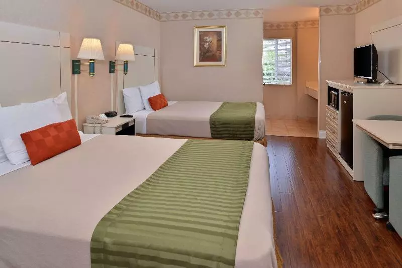 4 Bett Standardzimmer, Hostal Toledo