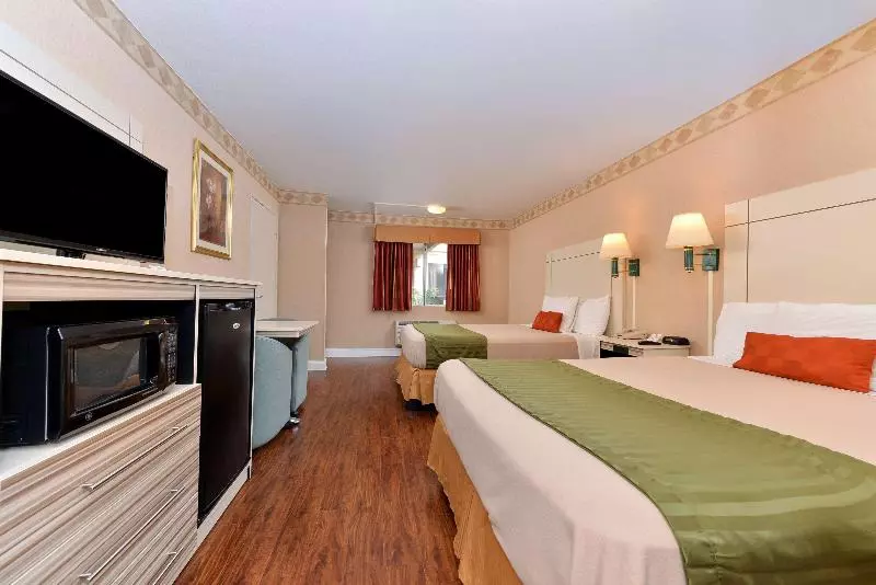 4 Bett Standardzimmer, Hostal Toledo