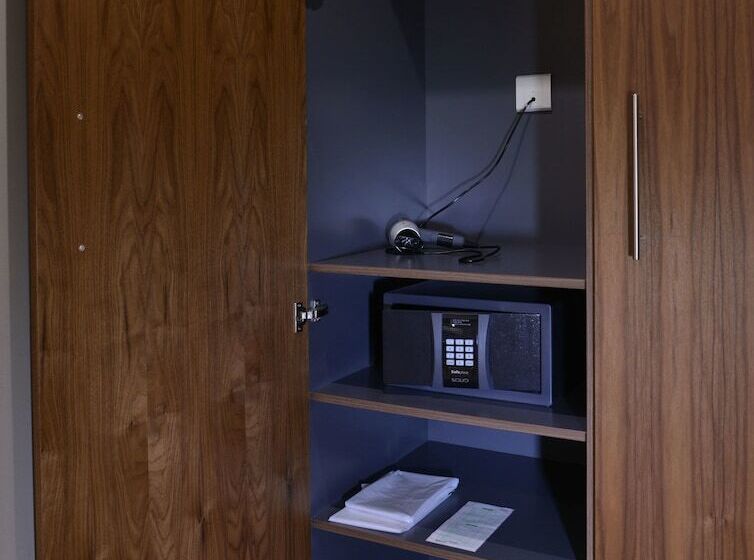 디럭스 룸, Cresta Lodge Harare