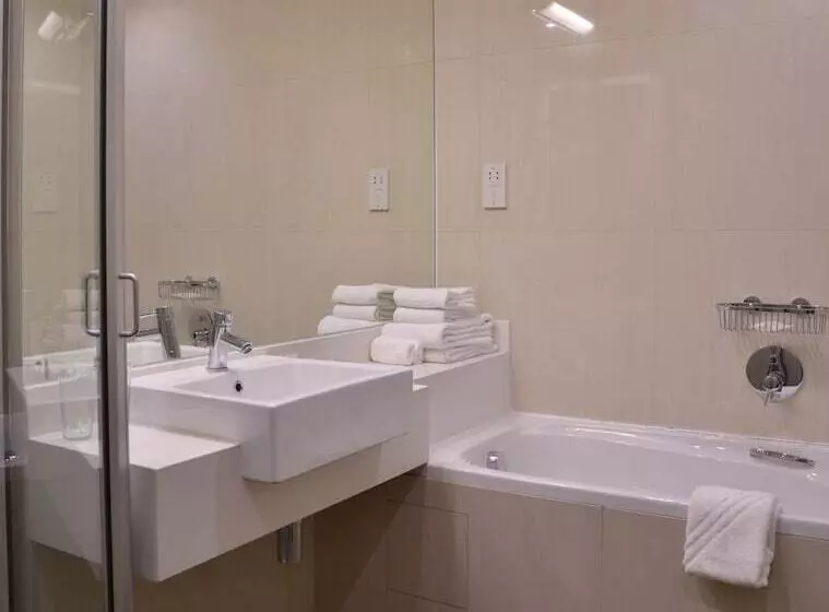 سوییت, Cresta Lodge Harare