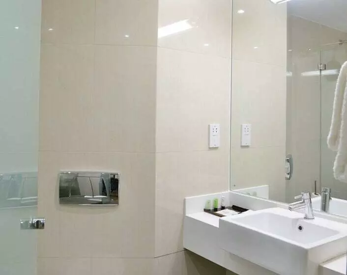 سوییت, Cresta Lodge Harare