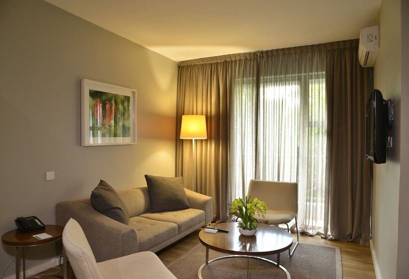 스위트, Cresta Lodge Harare