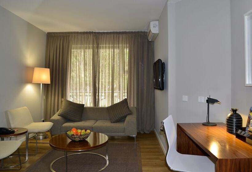 스위트, Cresta Lodge Harare