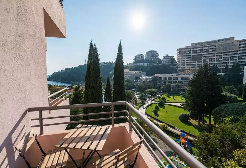 اتاق اساندارد با چشم‌انداز جانبی به دریا, Iberostar Waves Bellevue - All Inclusive