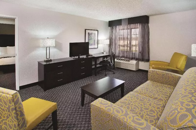 キングサイズベッドのスイートルーム, La Quinta By Wyndham Denver Englewood Tech Center