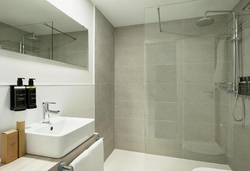 デラックスルーム, Exe Portals Nous