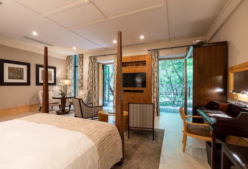 Люкс Повышенной Комфортности, Saxon Hotel, Villas & Spa