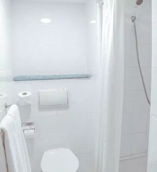 Standard Yhden Hengen Huone, Shodlik Palace