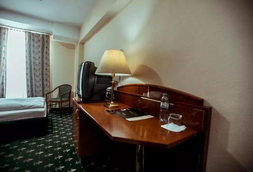 Standard Yhden Hengen Huone, Shodlik Palace