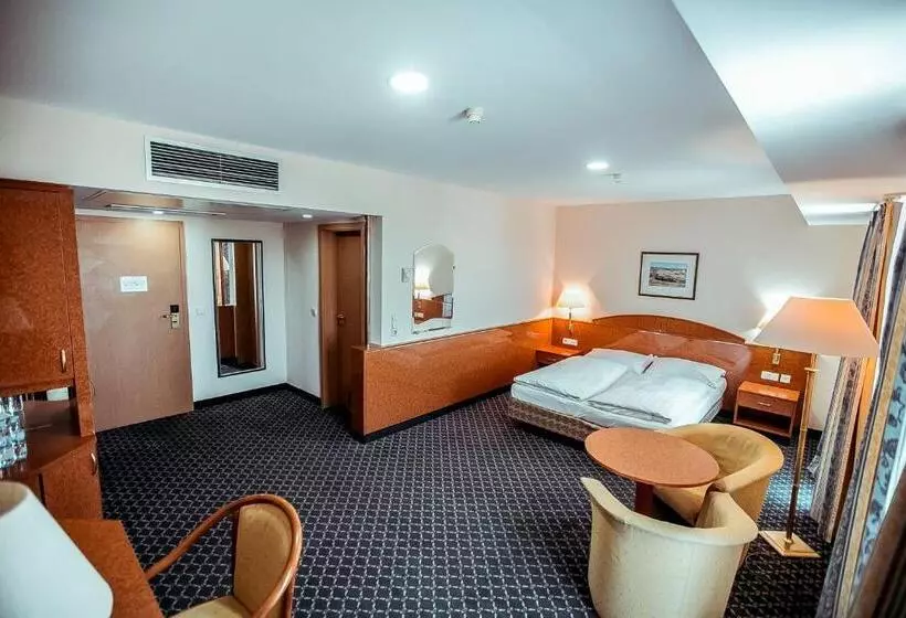 Comfort-huone, Shodlik Palace