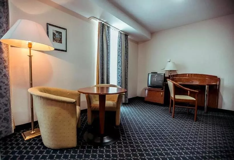 Comfort-huone, Shodlik Palace