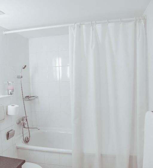 اتاق راحتی, Shodlik Palace