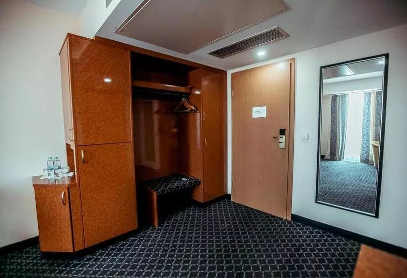 Comfort-huone, Shodlik Palace