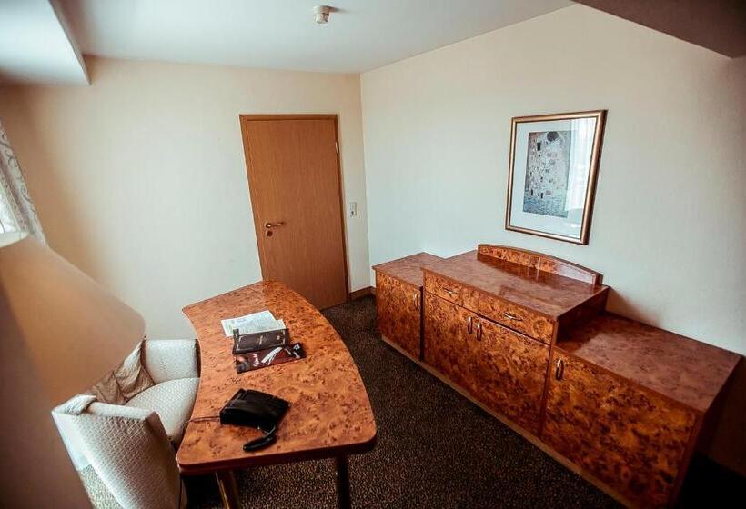 سوییت, Shodlik Palace