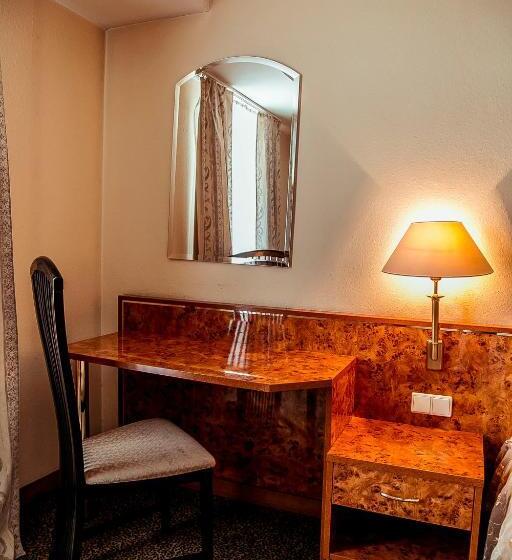 سوییت, Shodlik Palace