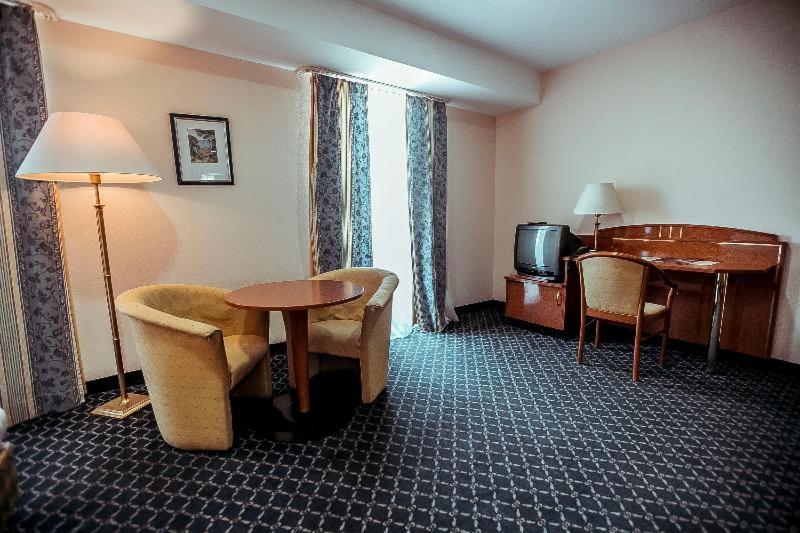 اتاق استاندارد, Shodlik Palace