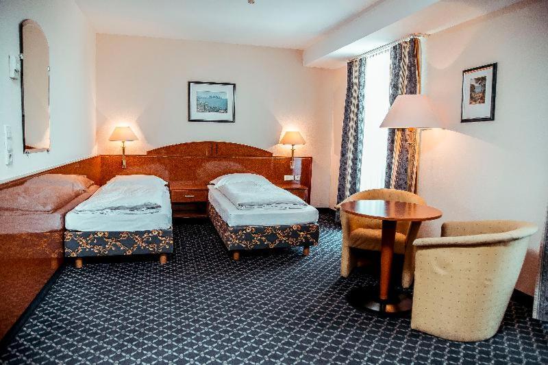 اتاق استاندارد, Shodlik Palace