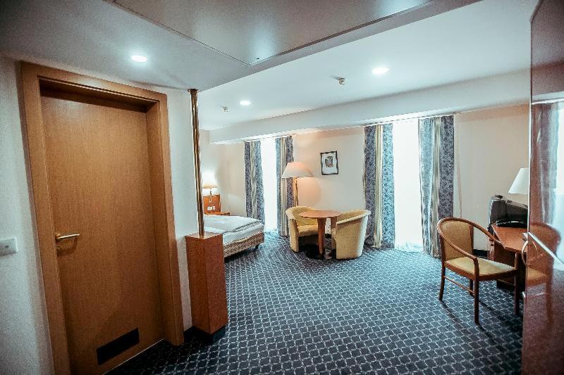 اتاق استاندارد, Shodlik Palace