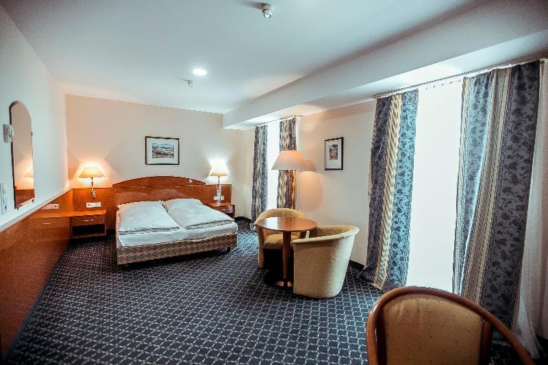 اتاق استاندارد, Shodlik Palace