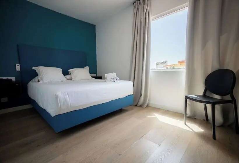 اتاق اکونومی, Sireno Torremolinos