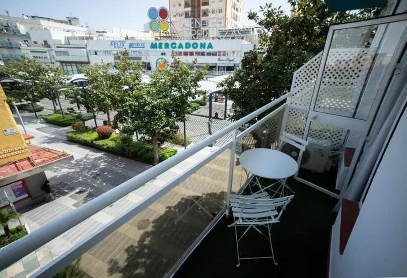 اتاق استاندارد با چشم‌انداز شهر, Sireno Torremolinos