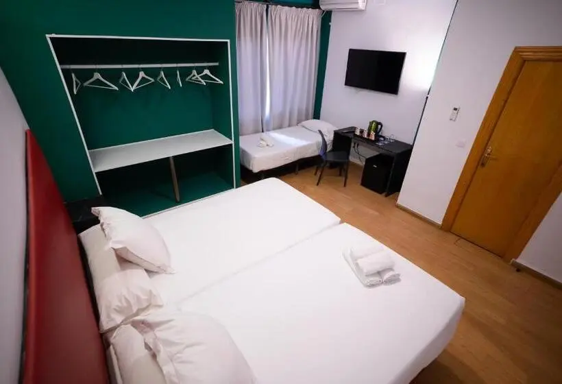 Economy Triple Room, Sireno Torremolinos