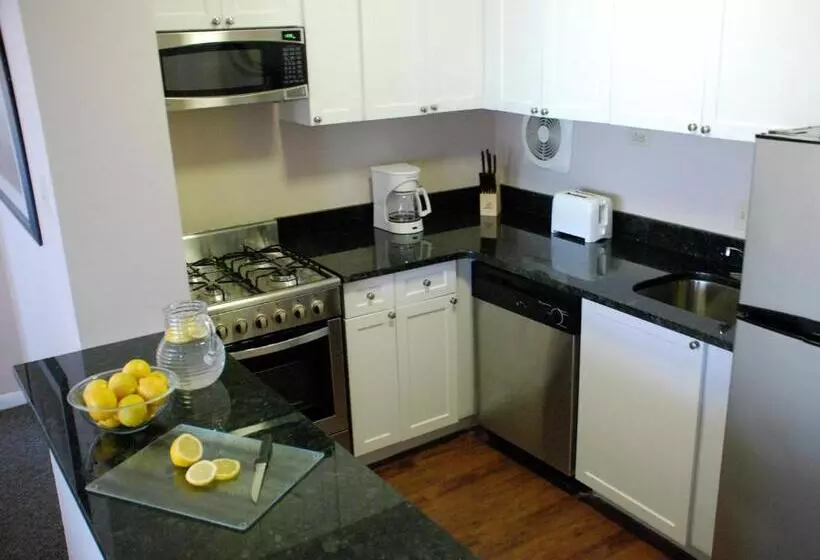 استودیوی استاندارد, The Windsor Suites Philadelphia