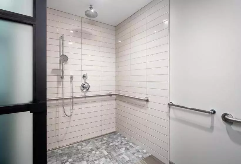 سوئیت برای معلولان, The Windsor Suites Philadelphia
