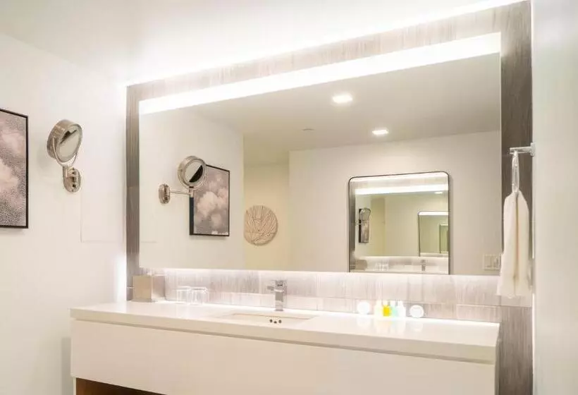 استودیوی پریمیوم, The Windsor Suites Philadelphia