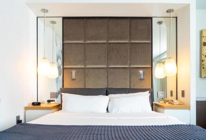 프리미엄 스튜디오, The Windsor Suites Philadelphia