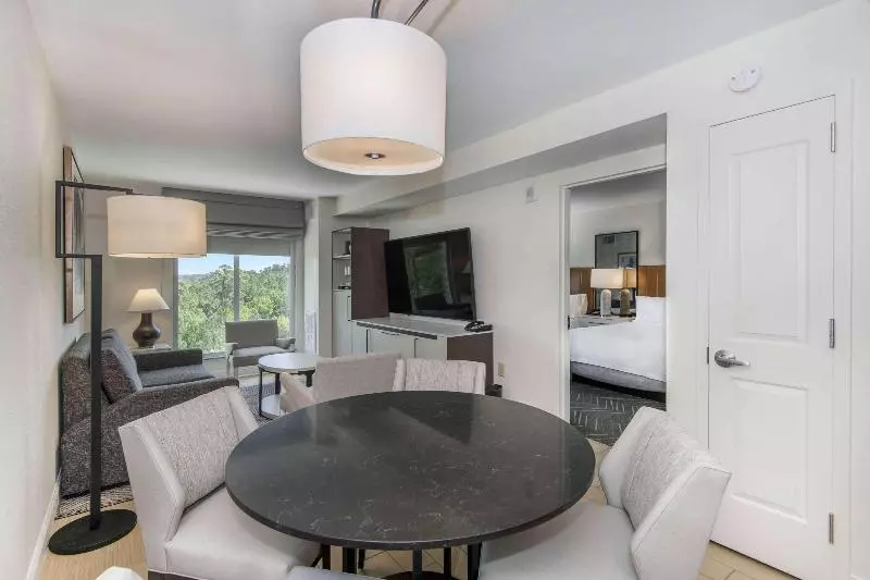 استودیوی لوکس, The Windsor Suites Philadelphia