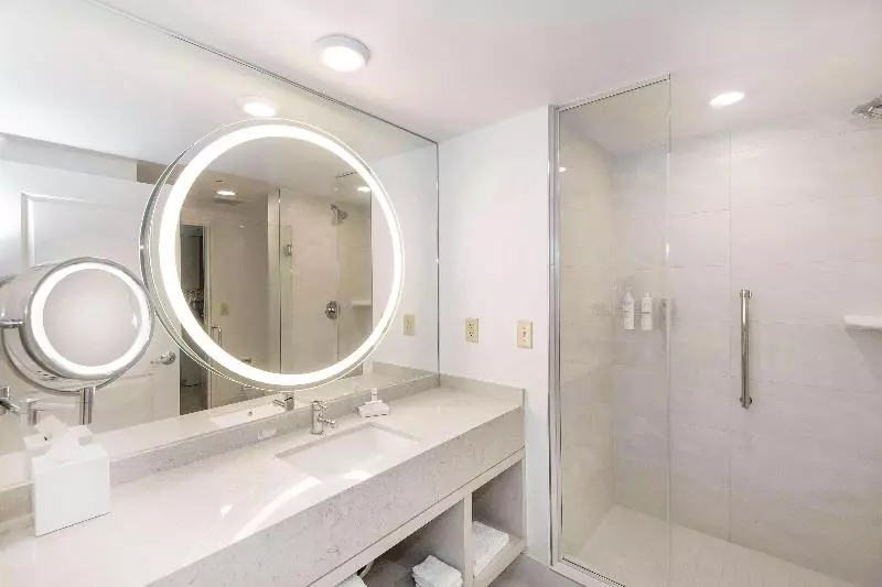 استودیوی لوکس, The Windsor Suites Philadelphia