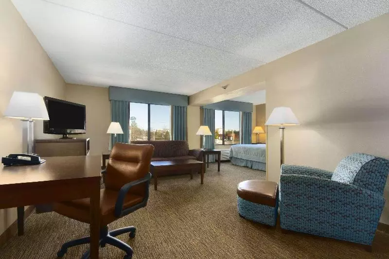 キングサイズベッドのスイートルーム, Independent Sphc Cross Creek Inn & Suites